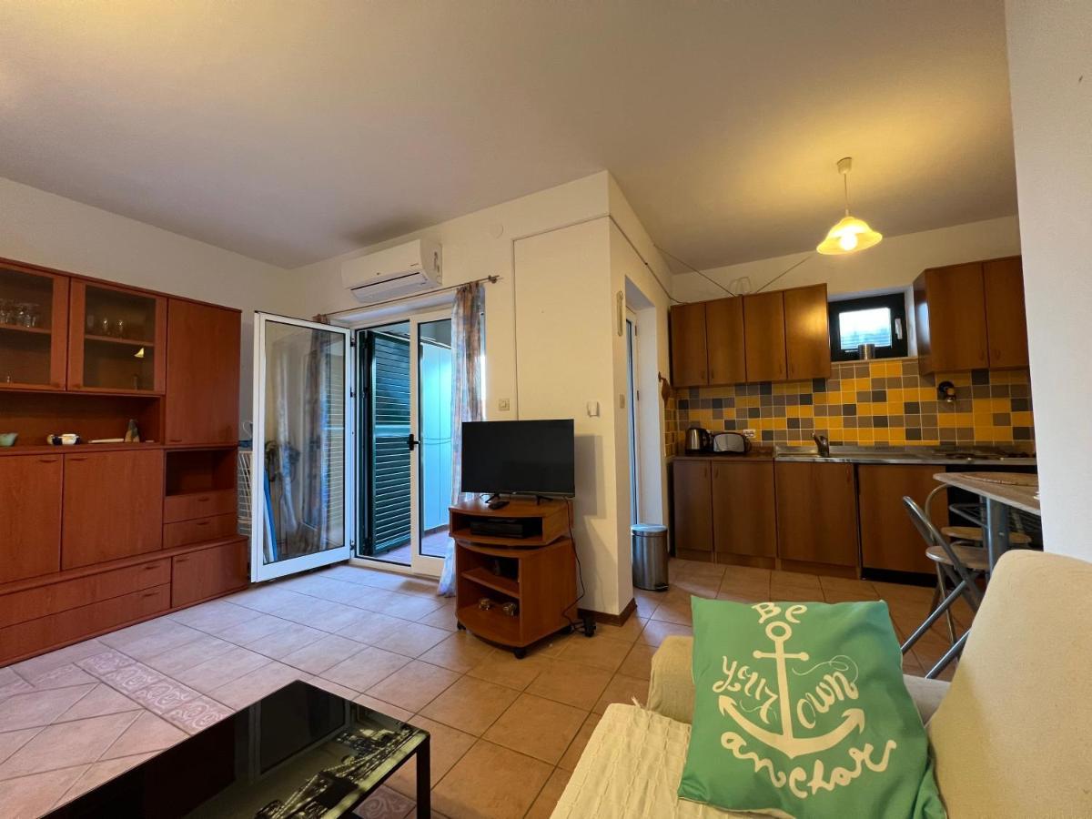 Apartment Luka Новаля Екстер'єр фото